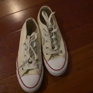 Like new converse sneakers